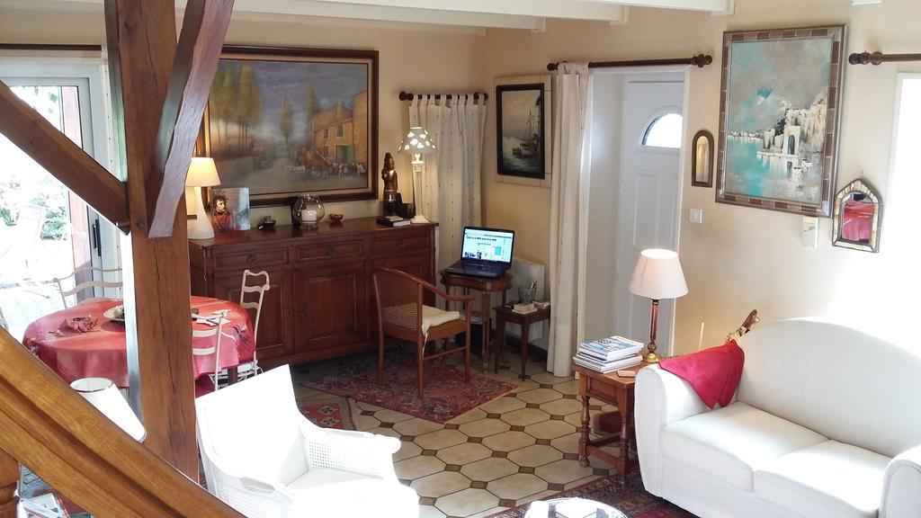 L' Esterlanges Suite Famille 2 Chambres 4 Personnes Proche Puydufou Saint-Vincent-Sterlanges エクステリア 写真