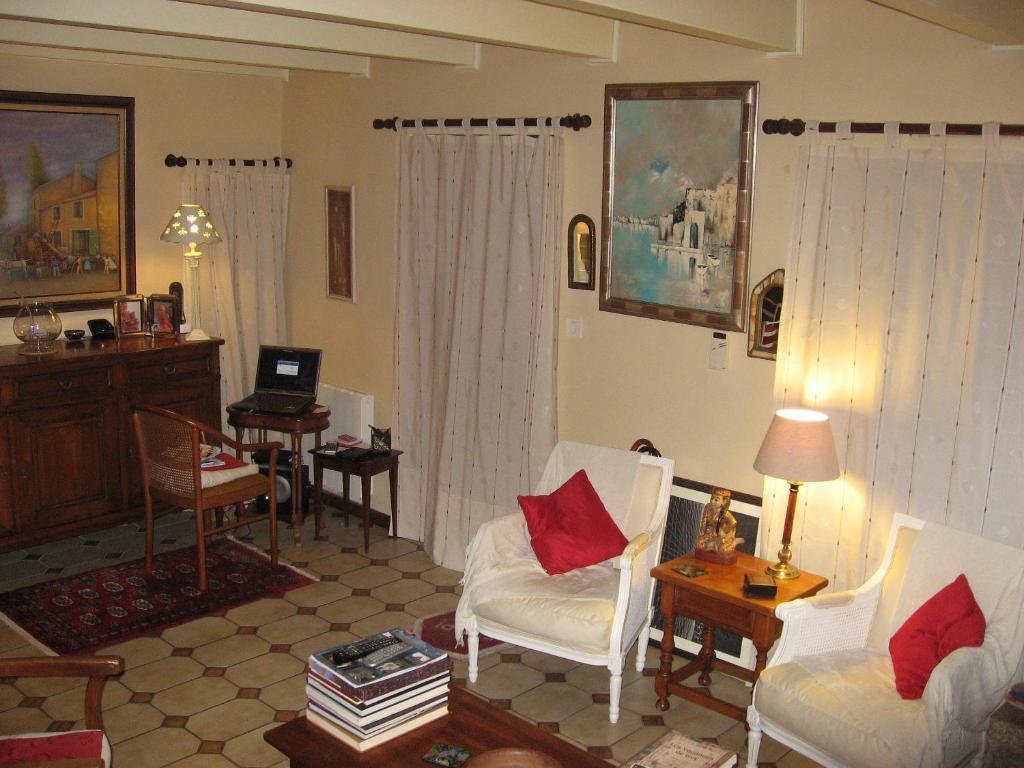 L' Esterlanges Suite Famille 2 Chambres 4 Personnes Proche Puydufou Saint-Vincent-Sterlanges エクステリア 写真