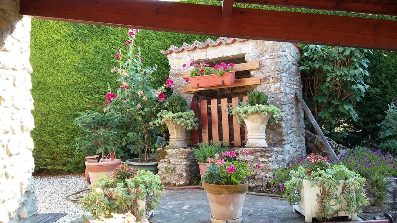 L' Esterlanges Suite Famille 2 Chambres 4 Personnes Proche Puydufou Saint-Vincent-Sterlanges エクステリア 写真