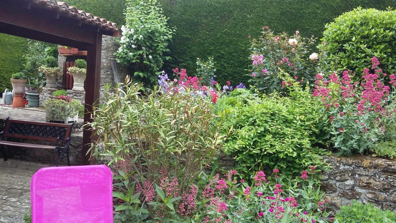 L' Esterlanges Suite Famille 2 Chambres 4 Personnes Proche Puydufou Saint-Vincent-Sterlanges エクステリア 写真