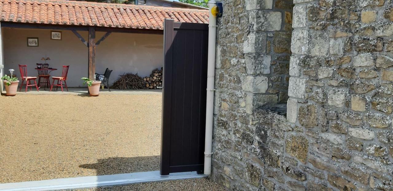 L' Esterlanges Suite Famille 2 Chambres 4 Personnes Proche Puydufou Saint-Vincent-Sterlanges エクステリア 写真