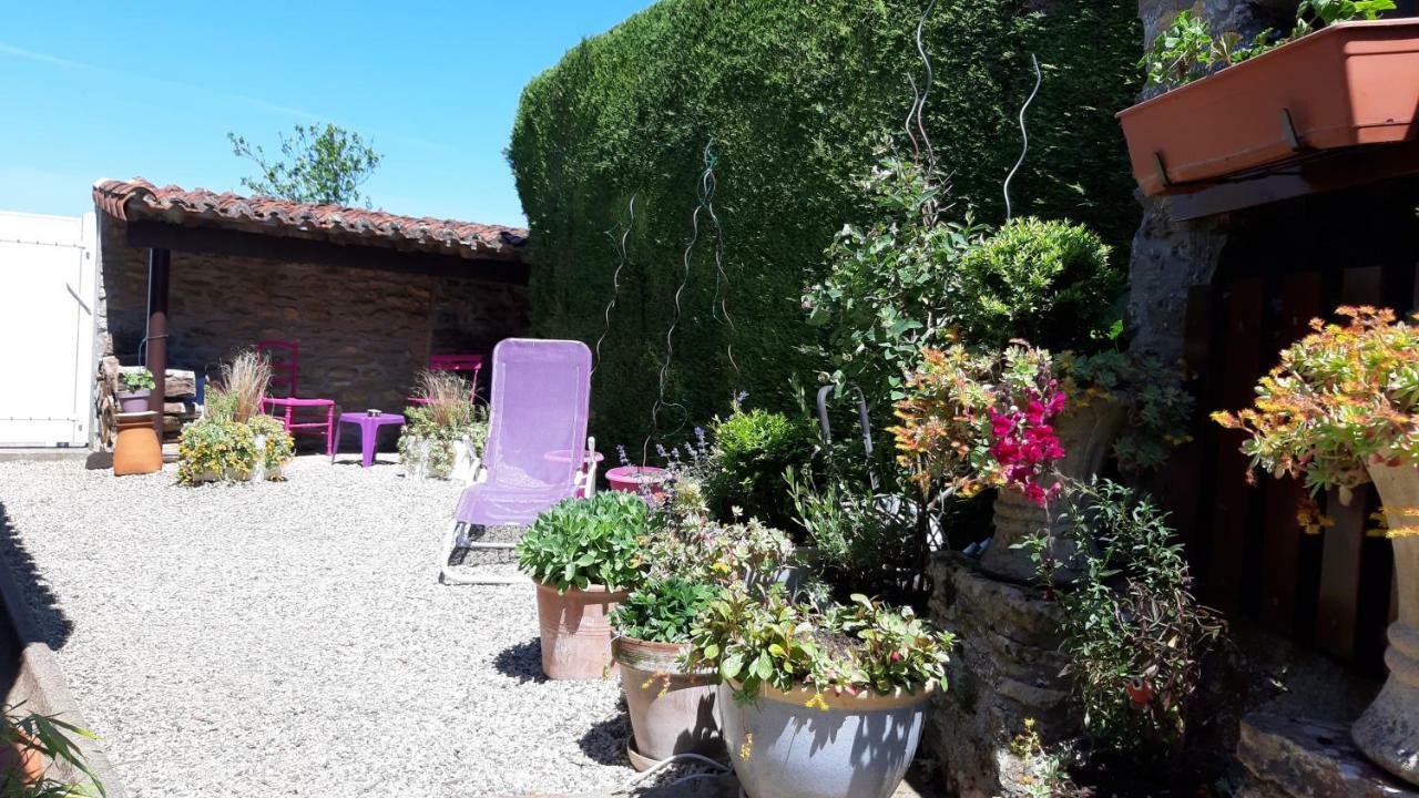 L' Esterlanges Suite Famille 2 Chambres 4 Personnes Proche Puydufou Saint-Vincent-Sterlanges エクステリア 写真